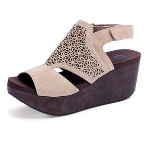 YELLOWBOX Taupe Klynne Suede Sandal - Women Size 9.5 New without Box and Tags